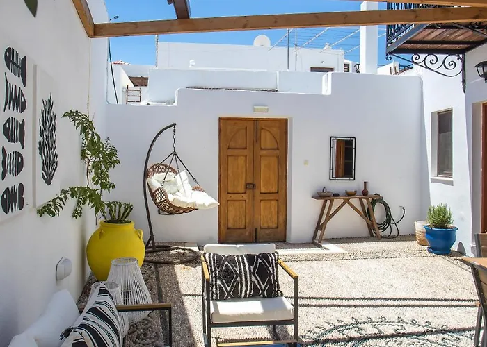 Sakura Lindos (Rhodes)